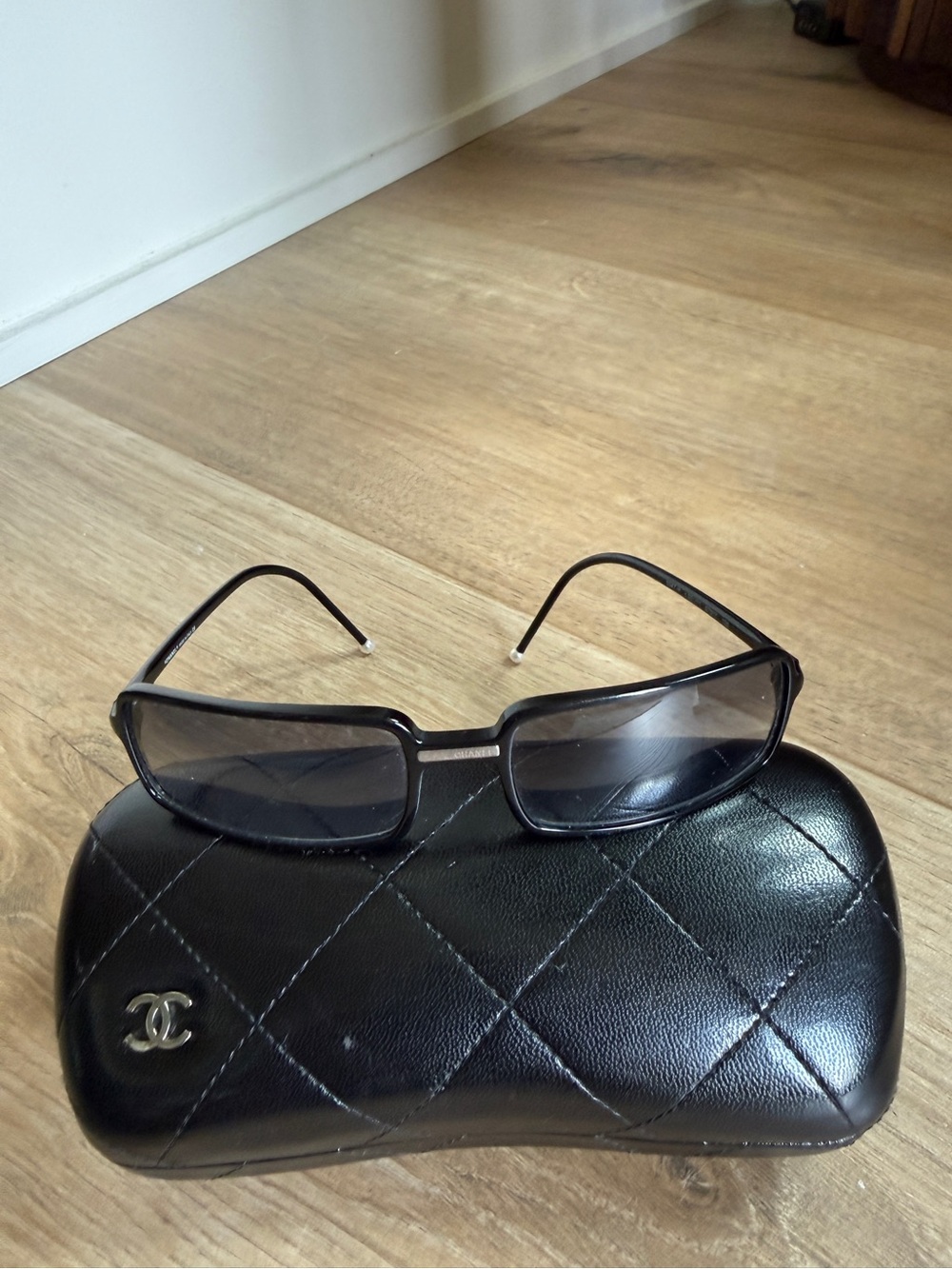 Vintage Chanel sunglasses 5047 h Black with pearl ends - Picture 6 of 15